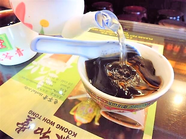 恭和堂の有名な亀ゼリー